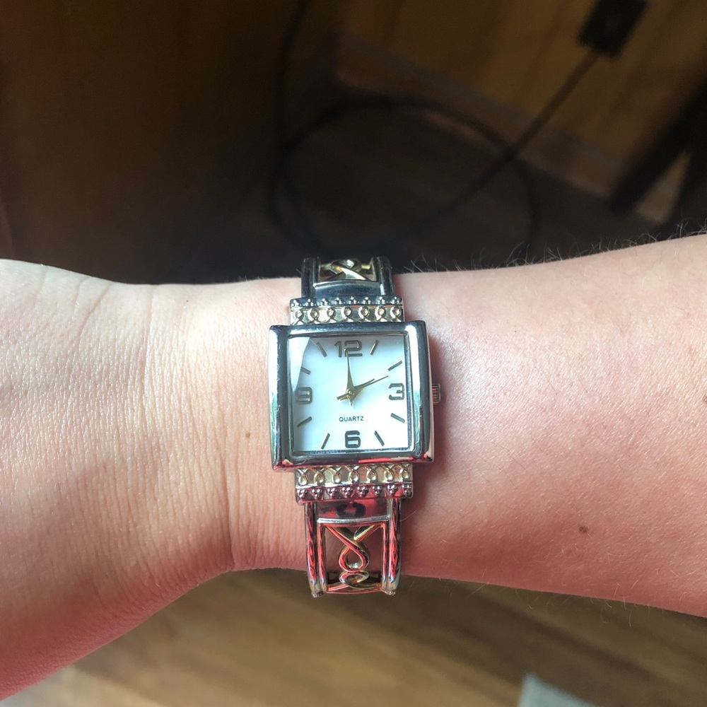 🛑FINAL PRICE🛑 Vintage Accutime Watch